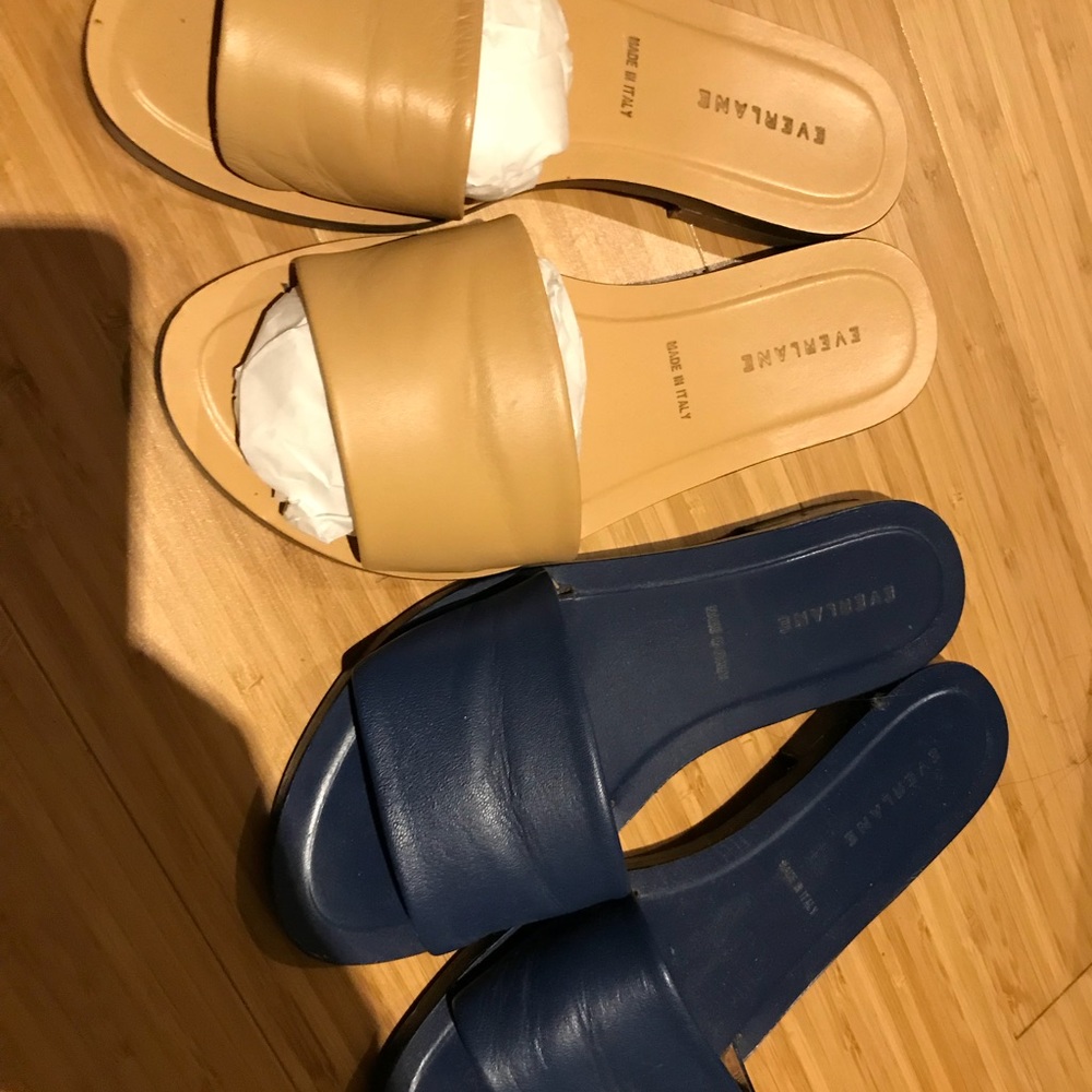 Everlane summer flats in navy blue. - Picture 1 of 3